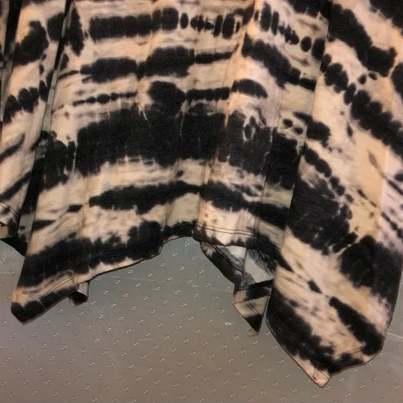 Mossimo Trading tie-dye sundress with uneven hem. Size Medium - Picture 4 of 5